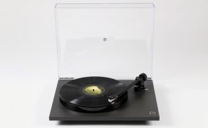 Rega Planar 1 Plus Black Gramofon analogowy z wkładką Carbon