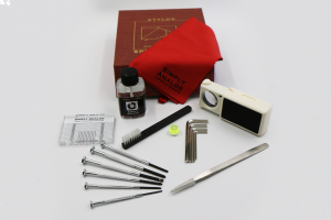 Simply Analog Stylus Kit zestaw do ustawiania i pielęgnacji wkładki gramofonowej.