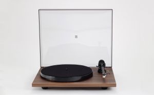 Rega Planar 1 Walnut Gramofon analogowy z wkładką Carbon