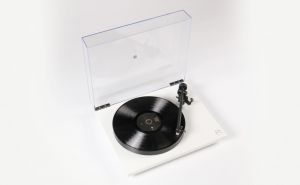 Rega Planar 1 Plus White Gramofon analogowy z wkładką Carbon
